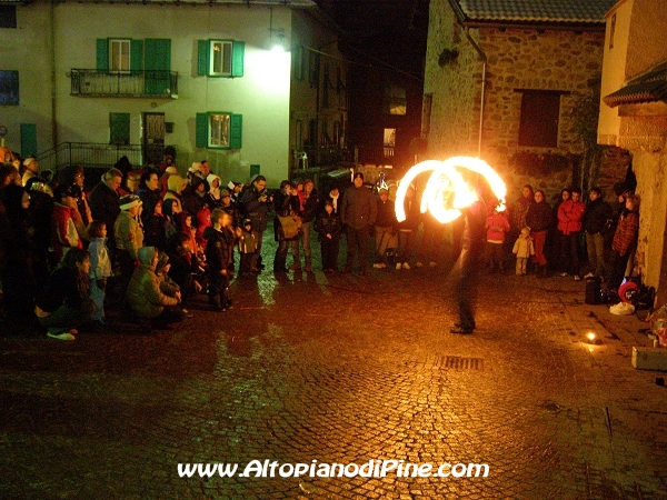 Giocolieri col fuoco - El paes dei Presepi 2009