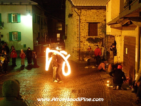 Giocolieri col fuoco - - El paes dei Presepi 2009