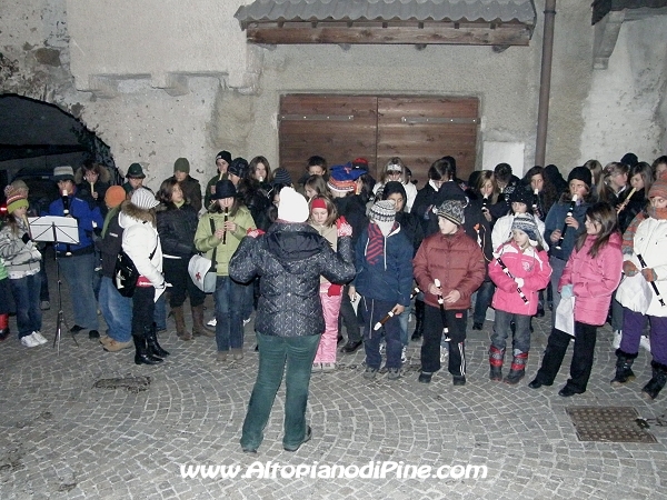 Concerto dei ragazzi della Scuola Media Don Tarter di Baselga - Mercatino di Natale 2009 - El paes dei Presepi 2009