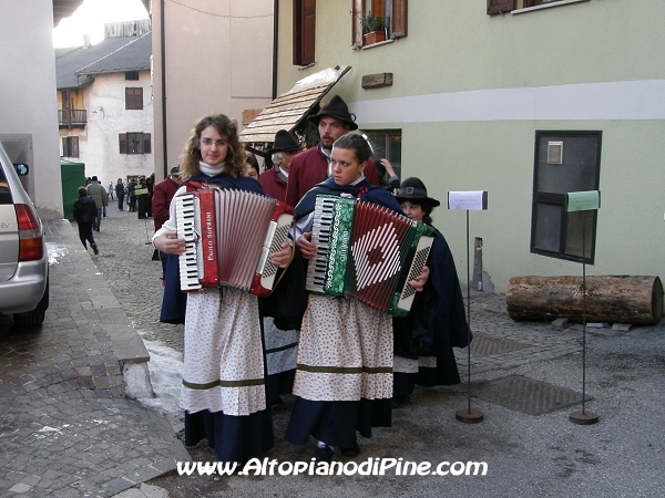 Balletto Folk Bedollo - Mercatino di Natale 2009 - El paes dei Presepi 2009