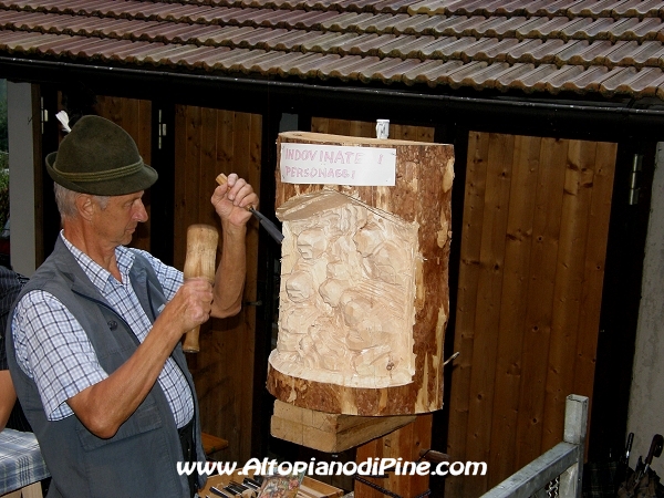 Scultore al lavoro - Antichi Mestieri ai Fregoloti - Montagnaga Baselga di Piné  2009