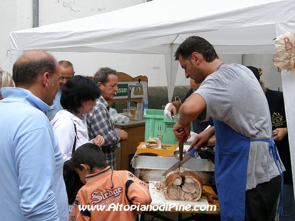 Preparazione panini - Antichi Mestieri ai Fregoloti - Montagnaga Baselga di Piné  2009
