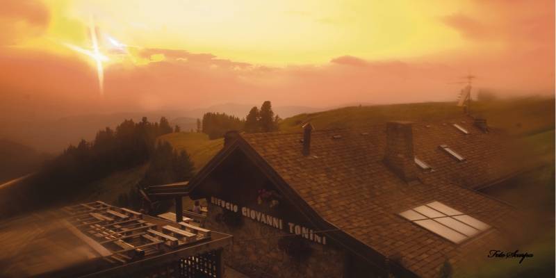 Tramonto al Rifugio Tonini - foto Scarpa