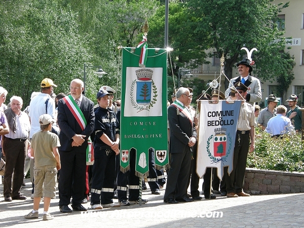 Gli stendardi dei comuni - Festa Patronale Madonna di Piné 2009