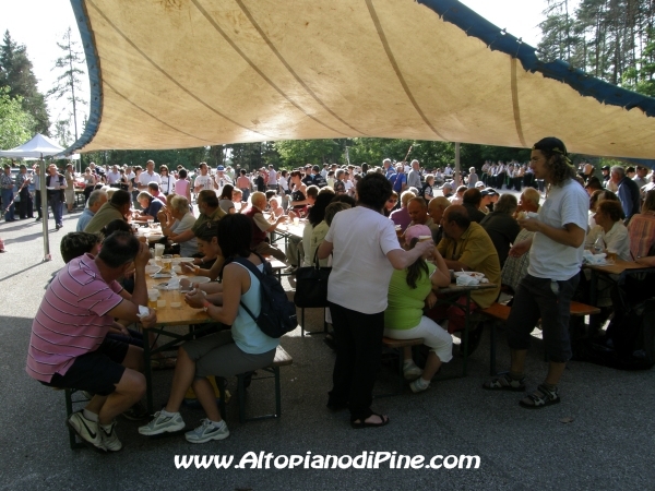 Momenti del rinfresco - Festa Patronale Madonna di Piné 2009