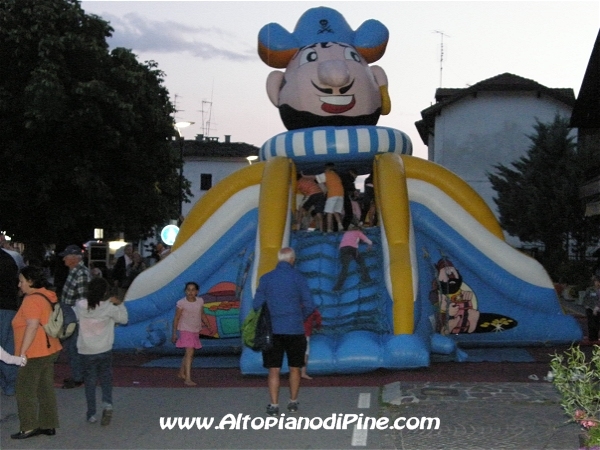 Giochi gonfiabili per i bambini - Piné  sotto le stelle 2009 - 8 luglio 2009 