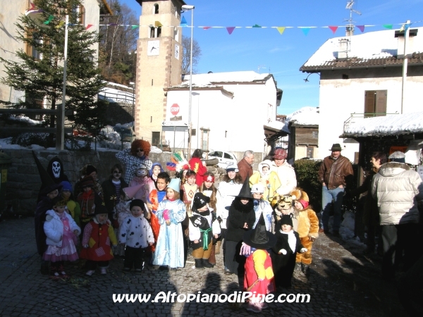 Foto di gruppo di alcune delle maschere - Sagra di Santa Giuliana 2009