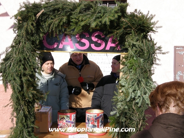 I volontati alla cassa - Sagra di Santa Giuliana 2009