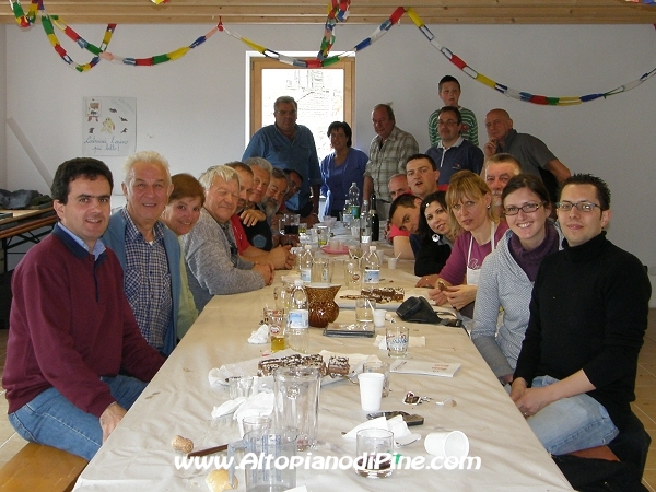 Giornata ecologica 2009 - pranzo nella casa frazionale di Tressilla
