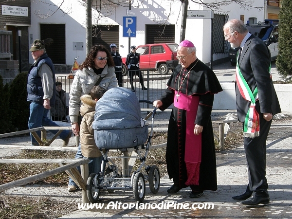 L'arrivo dell'Arcivescovo assieme al Sindaco di Baselga di Piné 