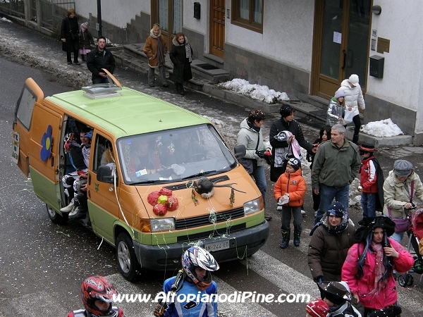 Pineé - Carnevale 2010 - i figli dei fiori