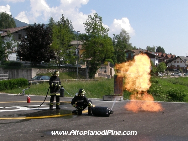 Bombola di gas incendiata