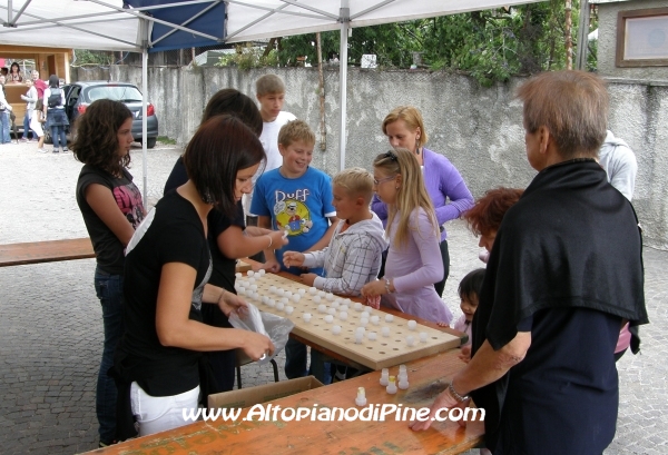 Gioco dei tappi - Festa della Comunitá S. Maria Assunta 2010 - Baselga di Pine'