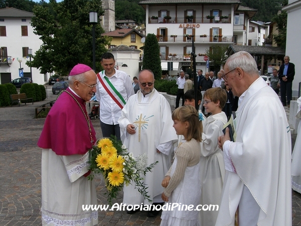 L'accoglienza dell'Arcivescovo - Festa della Comunitá S. Maria Assunta 2010 - Baselga di Pine'