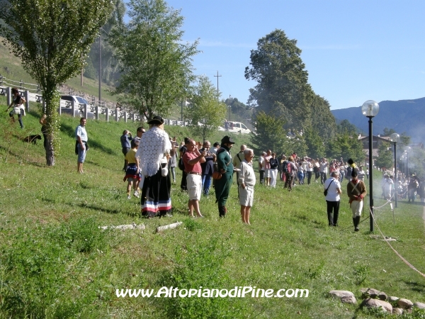 Rievocazione - il pubblico presente - Baselga di Piné agosto 2010