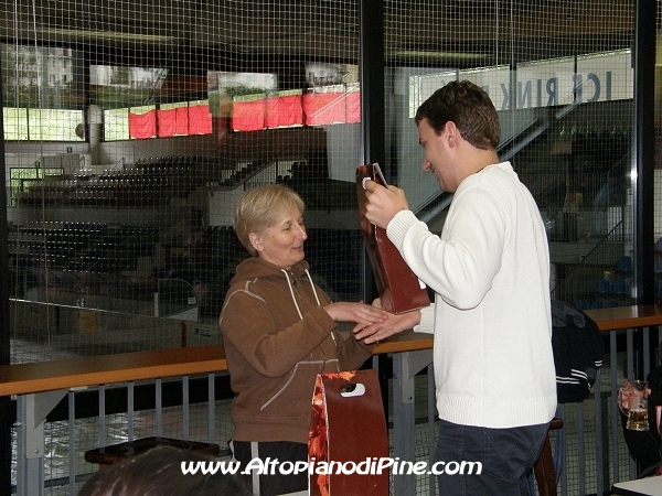 Broomball 2010 - premiazione della 2 squadra classificata