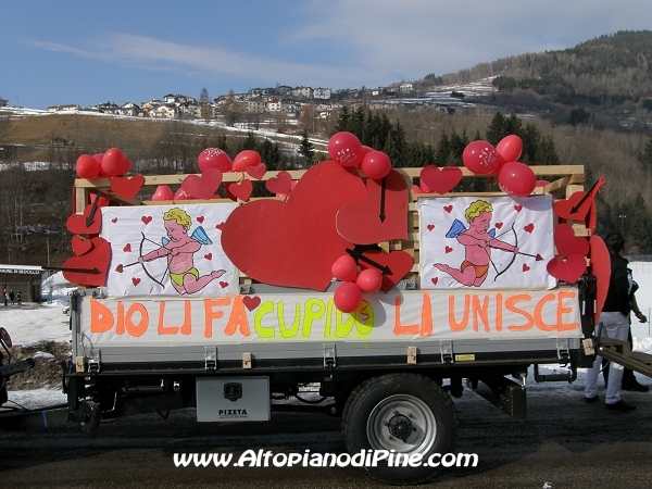 Carneval Bedolero 2010 - il carro Cupido di Regnana, in tema con la giornata odierna