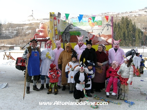 Carneval Bedolero 2010 - il carro di Bedollo, la fattoria