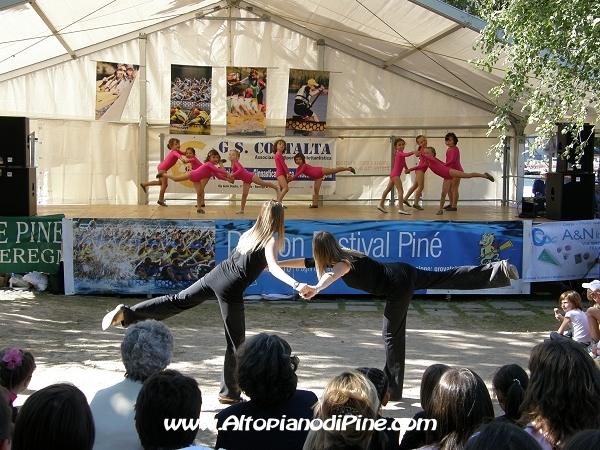 Esibizione del GS Costalta sezione artistico - Dragon Festival 2010 - Baselga di Pine'