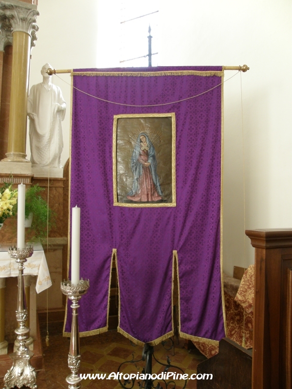 Lo stendardo con l'immagine della Madonna Addolorata