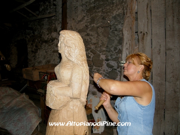 Scultore del legno - Antichi Mestieri ai Fregoloti - Montagnaga Baselga di Piné  2010