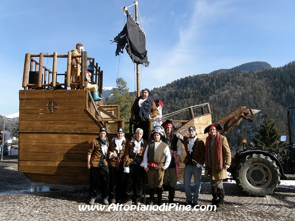 Montagnaga di Pine' - Carnevale 2010 - Il carro dei pirati di Montagnaga