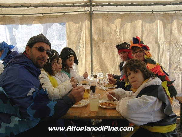 Montagnaga di Pine' - Carnevale 2010 - momenti del pranzo 