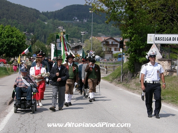 Festa Patronale Madonna di Piné 2010 - la partenza della processione religiosa