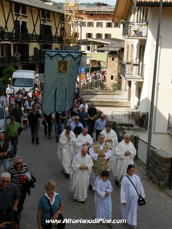 Festa Patronale Madonna di Piné 2010 - il Vicario Generale e alcuni sacerdoti dell'Altopiano