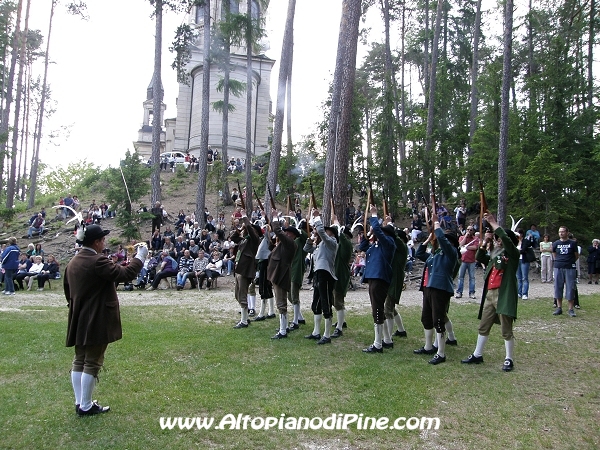 Festa Patronale Madonna di Piné 2010 - sparo a salve degli Schutzen