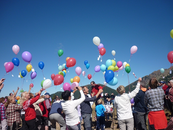 Lancio dei palloncini per la Pace - Rifugio Tonini 2010