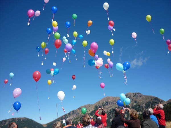 Partono i messaggi di Pace legati ai palloncini - Rifugio Tonini 2010