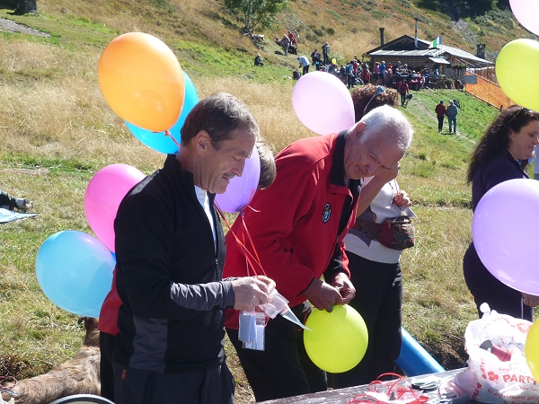 Preparazione dei palloncini per la Pace - Rifugio Tonini 2010