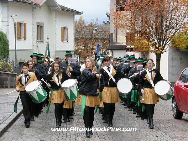 Gruppo Bandistico Folk Pinetano - Commemorazione dei caduti 2011 - Baselga di Piné