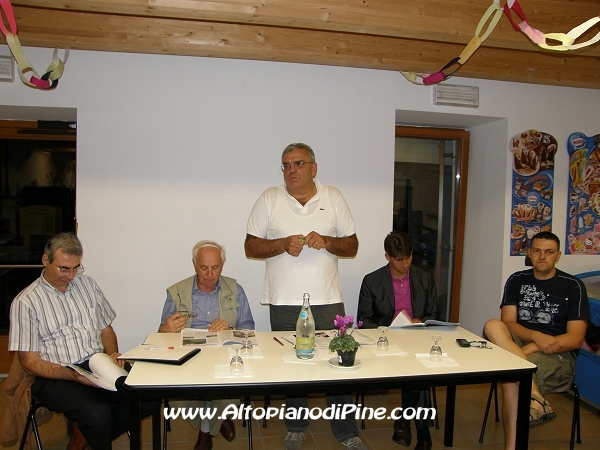 Il presidente ASUC Tressilla Marco Avi illustra l'attivitá svolta