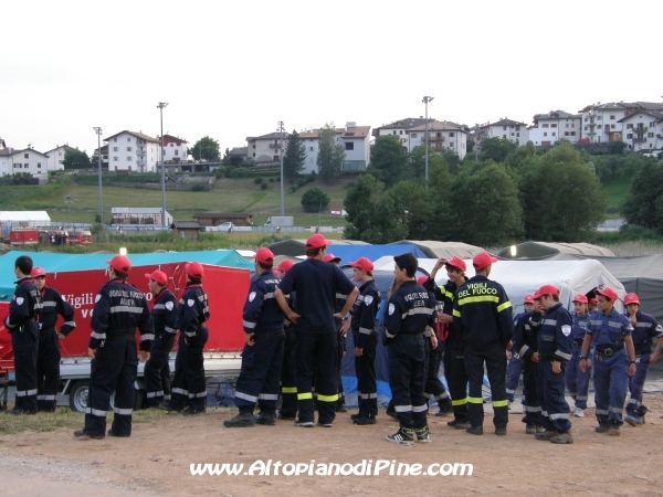 Ammainabandiera del primo giorno del 12 campeggio allievi Vigili del Fuoco Volontari 2012