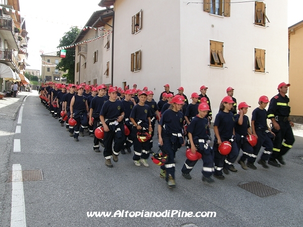 Sfilata 12 campeggio allievi Vigili del Fuoco Volontari 2012