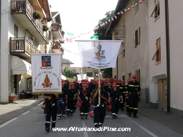 Sfilata 12 campeggio allievi Vigili del Fuoco Volontari 2012