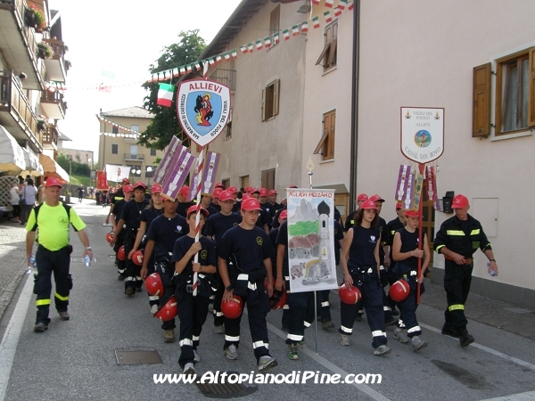 Sfilata 12 campeggio allievi Vigili del Fuoco Volontari 2012