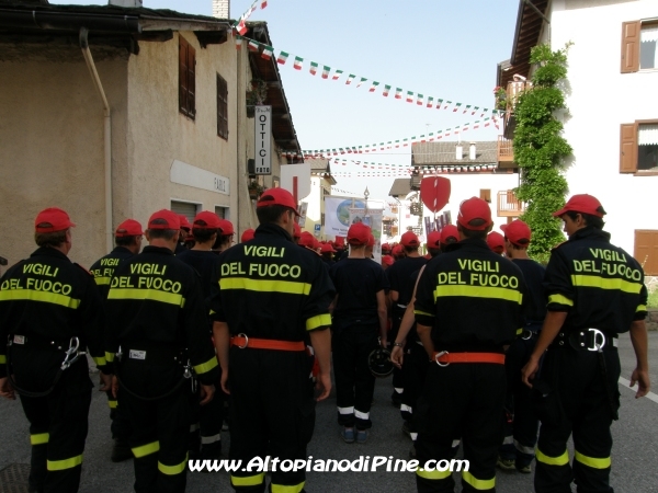Sfilata 12 campeggio allievi Vigili del Fuoco Volontari 2012