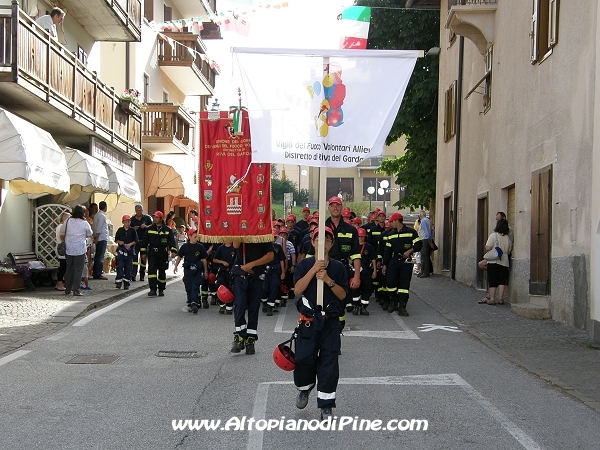 Sfilata 12 campeggio allievi Vigili del Fuoco Volontari 2012