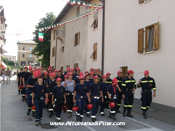 Sfilata 12 campeggio allievi Vigili del Fuoco Volontari 2012