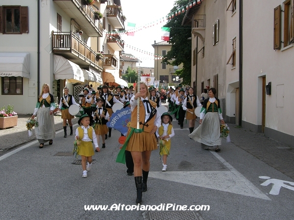 Sfilata 12 campeggio allievi Vigili del Fuoco Volontari 2012