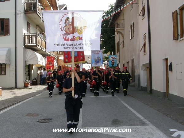 Sfilata 12 campeggio allievi Vigili del Fuoco Volontari 2012