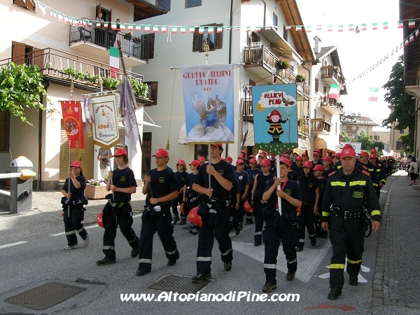 Sfilata 12 campeggio allievi Vigili del Fuoco Volontari 2012