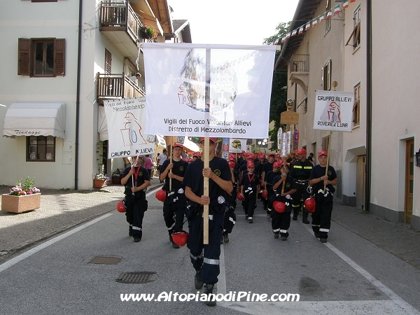 Sfilata 12 campeggio allievi Vigili del Fuoco Volontari 2012