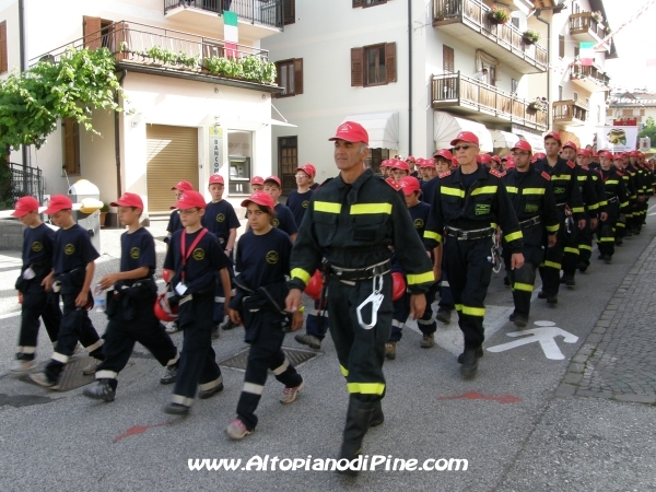 Sfilata 12 campeggio allievi Vigili del Fuoco Volontari 2012