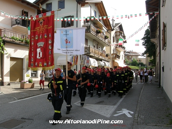 Sfilata 12 campeggio allievi Vigili del Fuoco Volontari 2012