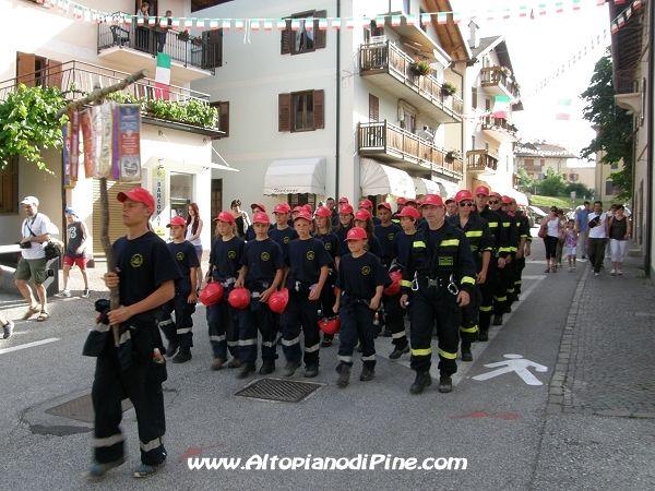 Sfilata 12 campeggio allievi Vigili del Fuoco Volontari 2012