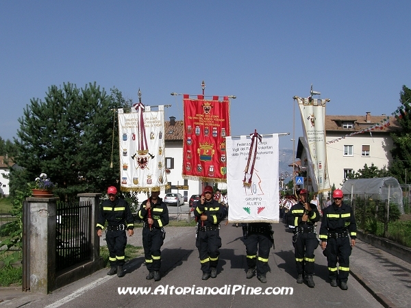 Sfilata 12 campeggio allievi Vigili del Fuoco Volontari 2012